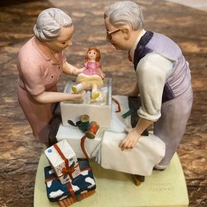 Norman Rockwell Porcelain Figure 1980 Wrapping Christmas Presents made in Japan